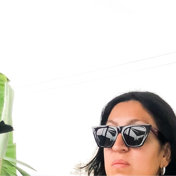 🕶️ AMBASSADOR SUNGLASSES BUNDLE 🕶️ - Picture 4 of 5